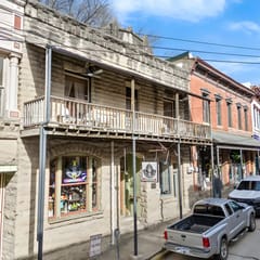 Downtown Loft: Parking, Balcony, Records, Sleeps 6