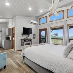 King Suite with River Views, Jetted Tub, & Kitchen