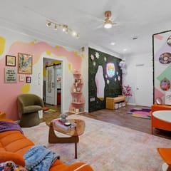 Apartment Downtown, Sleeps 4, Parking, King Bed!
