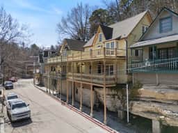 Downtown House w/Parking! On Spring St, Sleeps 6!