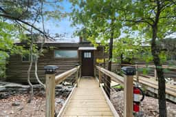 Modern Retreat, King Suite, River Views