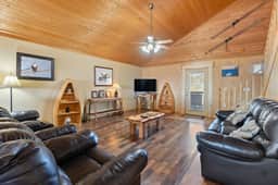 River Views, Hot Tub, Sleeps 10!