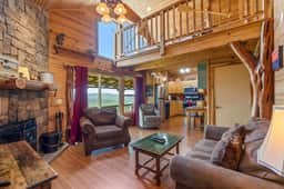Cabin w/Views, Hot Tub, Sleeps 4
