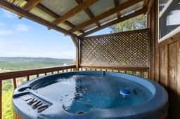 Cabin w/Views, Hot Tub, Sleeps 4