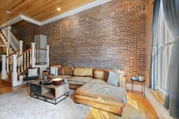 Downtown Loft on Spring, Sleeps 7, Near Basin Park