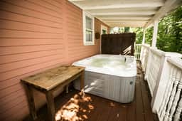 Historic Mimosa Cottage/Hot Tub