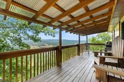 River Cabin, Jacuzzi, Sleeps 6!