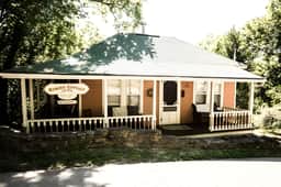 Historic Mimosa Cottage/Hot Tub