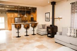Lake Daze - Stylish Home -Walk to Marina