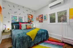 Apartment Downtown, Sleeps 4, Parking, King Bed! - Image 2