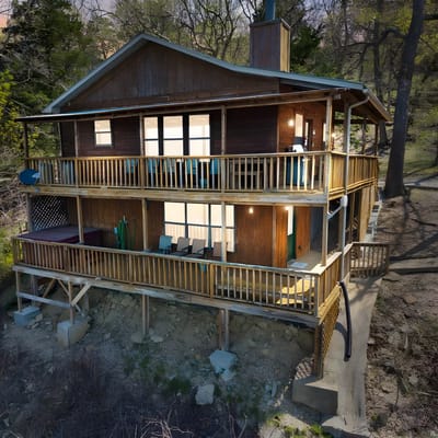 River Cabin, Hot Tub, Sleeps 6!