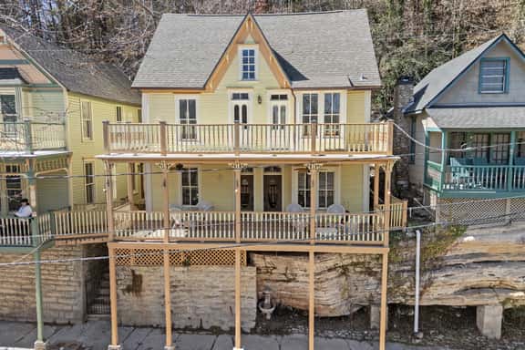 Downtown House w/Parking! On Spring St, Hot Tub! - Image 1