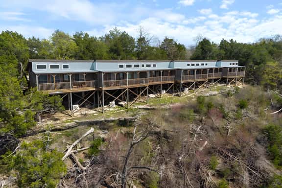 Modern Retreat, King Suite, River Views - Image 1