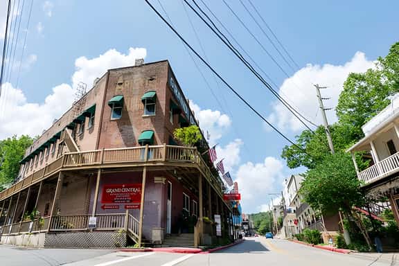 Eclectic Upper Loft Downtown - Image 1