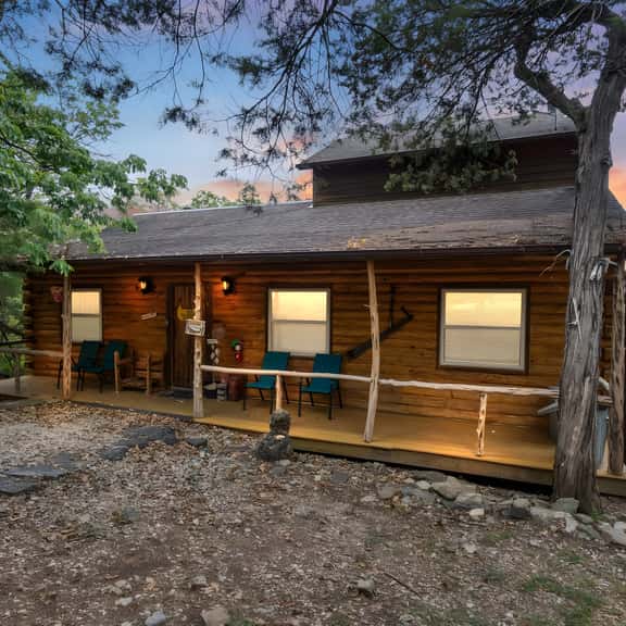Sleeps 6, Hot Tub, River Views - Image 1