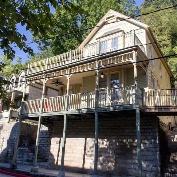 Downtown House w/Parking! On Spring St, Sleeps 8! - Image 1