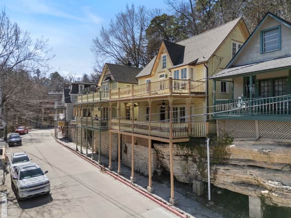 Downtown House w/Parking! On Spring St, Sleeps 6!