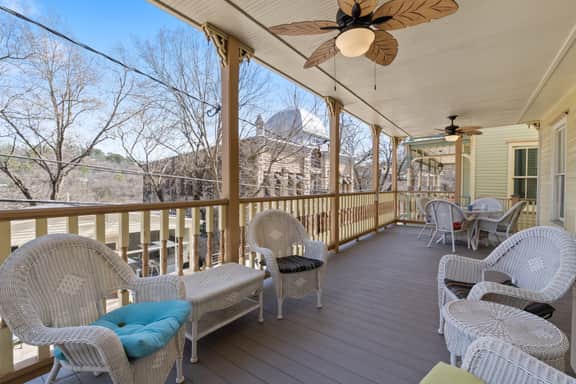 Downtown House w/Parking! On Spring St, Sleeps 6!