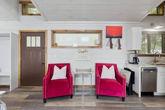 Modern Retreat, King Suite, River Views