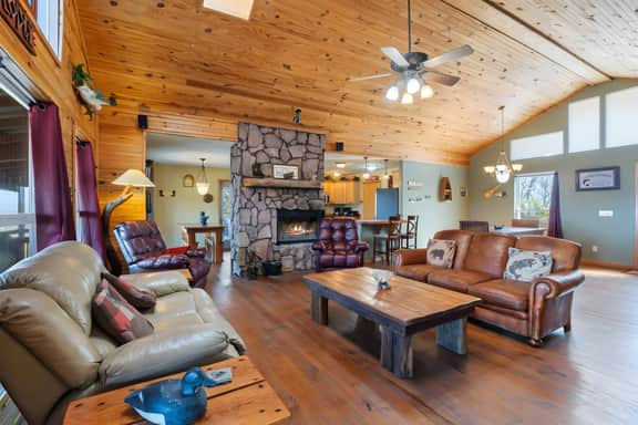 River Cabin, Hot Tub, Sleeps 10!