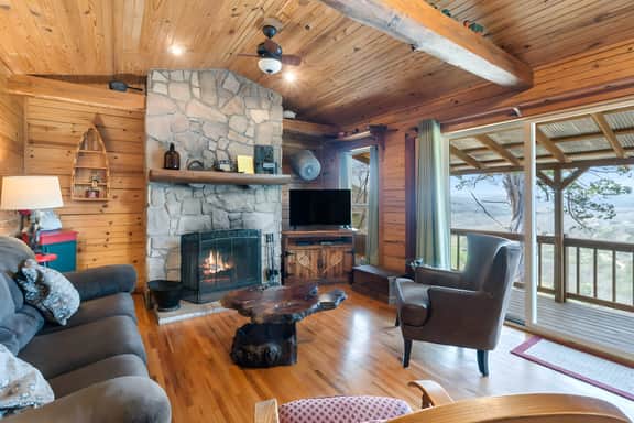 Sleeps 6, Hot Tub, River Views