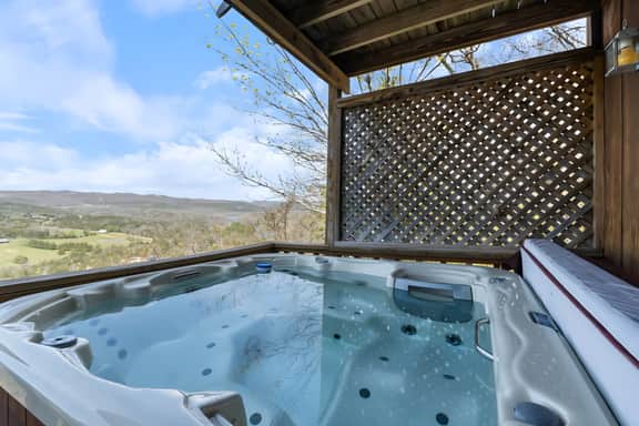 River Cabin, Hot Tub, Sleeps 6!