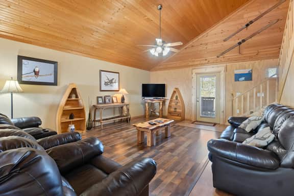River Views, Hot Tub, Sleeps 10!