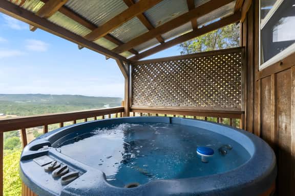 Cabin w/Views, Hot Tub, Sleeps 4