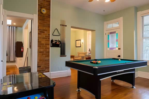 Downtown House w/Parking! On Spring St, Sleeps 8!