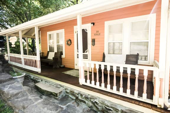 Historic Mimosa Cottage/Hot Tub