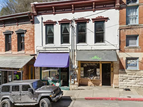Downtown Loft on Spring, Sleeps 7, Near Basin Park