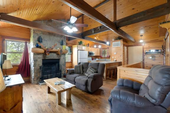 River Cabin, Jacuzzi, Sleeps 6!
