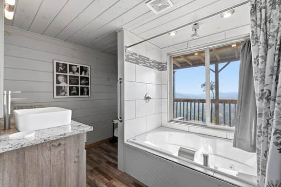 King Suite with River Views, Jetted Tub, & Kitchen