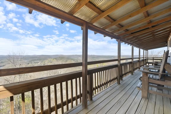 River Cabin, Hot Tub, Sleeps 10!