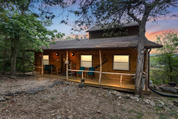 Sleeps 6, Hot Tub, River Views