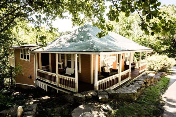 Historic Mimosa Cottage/Hot Tub