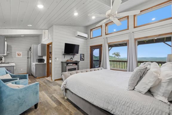 King Suite with River Views, Jetted Tub, & Kitchen