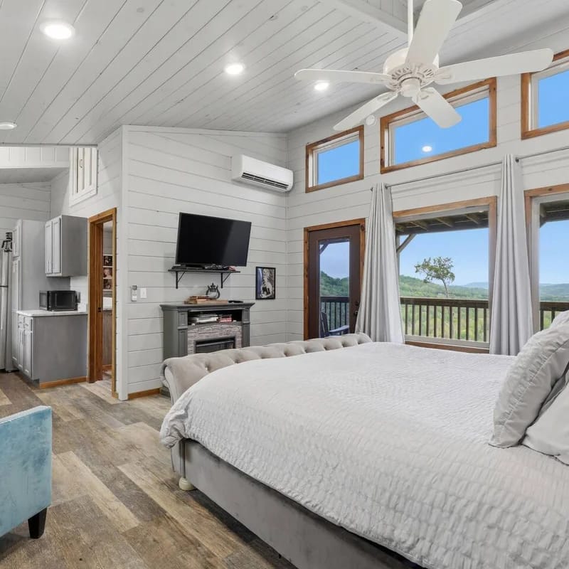 King Suite with River Views, Jetted Tub, & Kitchen